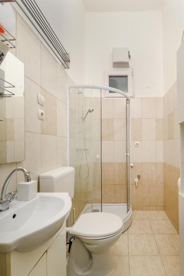 بودابست Two Separate Rooms Apartment In City Center, Party District المظهر الخارجي الصورة